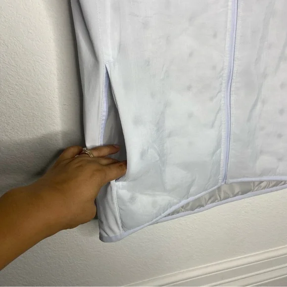 Nike Men’s Light Blue/ OffWhite Aerolayer Repel Thermore Running Vest Size M NWT - Picture 5 of 10